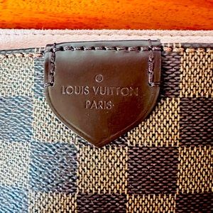 Louis Vuitton Graceful PM bag!! Very lightly used!!